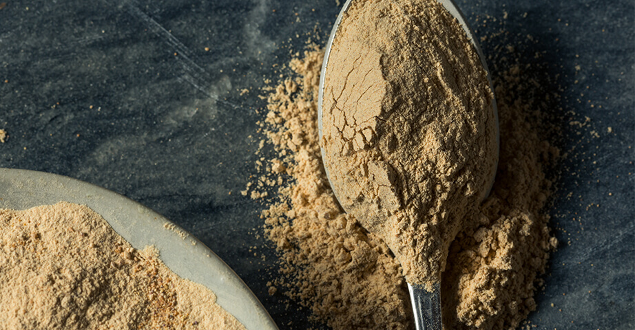 Die Eigenschaften des Maca-Pulvers (Maca-Wurzel) werden seit Jahren in der Naturmedizin genutzt. Es beeinflusst die Leistungsfähigkeit des Organismus positiv und gibt Energie.