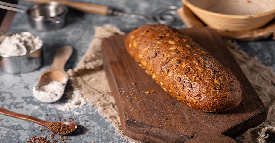 Getreideprodukte wie Brot, Mehl und Grütze sind eine Quelle für B-Vitamine und Mineralstoffe.