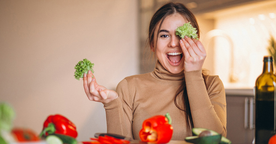 Veganes Abendessen und andere vegane Gerichte müssen keine langweiligen Mahlzeiten sein. Sie können viele köstliche Produkte in veganen Versionen finden.